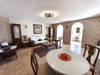 Maison jumelée à Carrer de ventura gassol i rovira 13. Gran casa pareada con garaje
