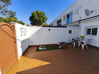 Casa a schiera  Carretera del far 36. Casa adosada con jardín