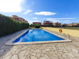 Piccolo appartamento in Carrer de mercè rodoreda 7. Apartamento con piscina y pk