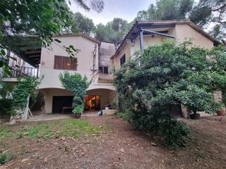 Casa  Carrer de parís 14. Casa con gran parcela