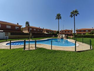 Casa  Carrer arístides maiol 53. Casa con jardin , garaje y piscina