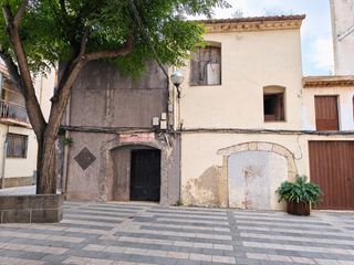 Casa adossada a Plaça de Sant Esteve 1