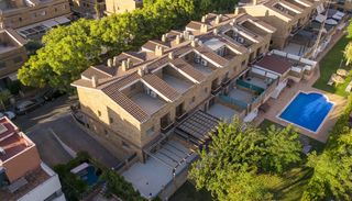 Doppelhaus in Carrer d'Escornalbou 14