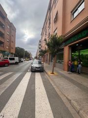 Lloguer Local Comercial a Carrer músic filibert rodrigo 12. Bajo comercial esquinero con  instalaciones  y prácticamente nue