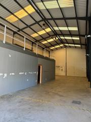 Lloguer Nau industrial a Massanassa. Nave con todas las instalaciones y una ubicación extraordinaria