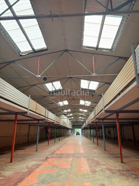 Foto 3c17c8dd-18af-47a8-b658-a250c410df46. Rent industrial building in avenida ausiás march 186 in Valencia