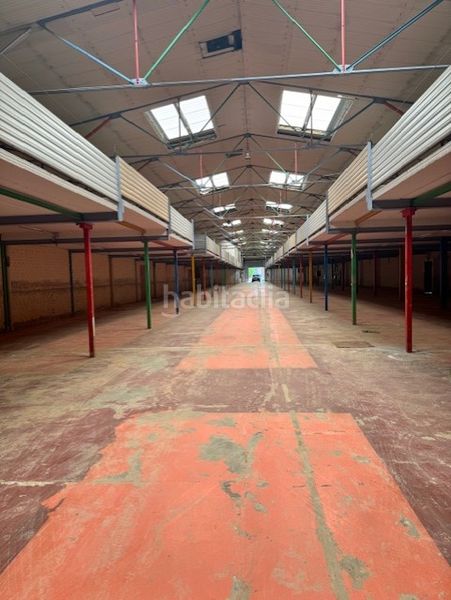 Foto b7a840a7-a091-4442-9bca-a7b223a87fb2. Rent industrial building in avenida ausiás march 186 in Valencia