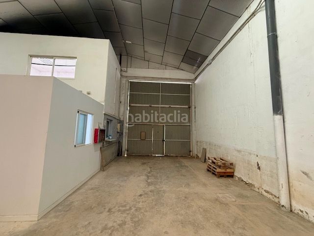 Foto b57bfc3e-7d81-4a03-98cf-3e55ed6cd7dc. Location bâtiment à usage industriel dans Beniparrell