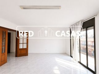 Pis  Carrer b�biles. Consta de: 90 m2 que se dividen en un amplio sal�n comedor lumin