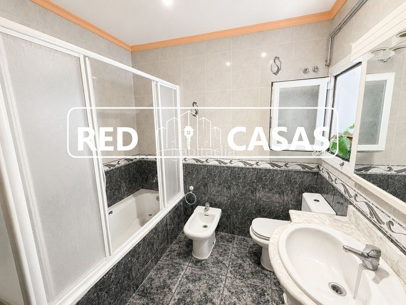 Foto 4eb5da99-0017-4670-bdd8-5a5398ba4e6c. Pis a Can Vidalet Esplugues de Llobregat