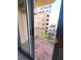 Pis  Calle pare bartomeu pou. Piso de 112 m a reformar con ascensor en zona blanquerna  gran p