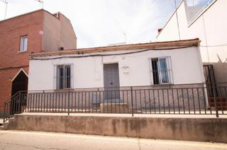 Casa en Calle luis rguez ontiveros 81. Oportunidad única en el corazón de alcobendas! casita semiindepe