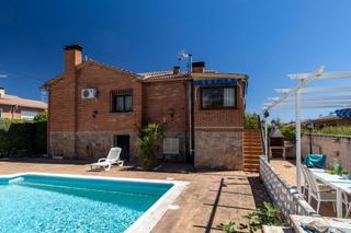 Maison  Peru. Chalet con piscina y doble vivienda en san martín de valdeiglesi