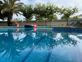 Chalet  Carrer demóstenes. Tu oasis en creixell te espera!