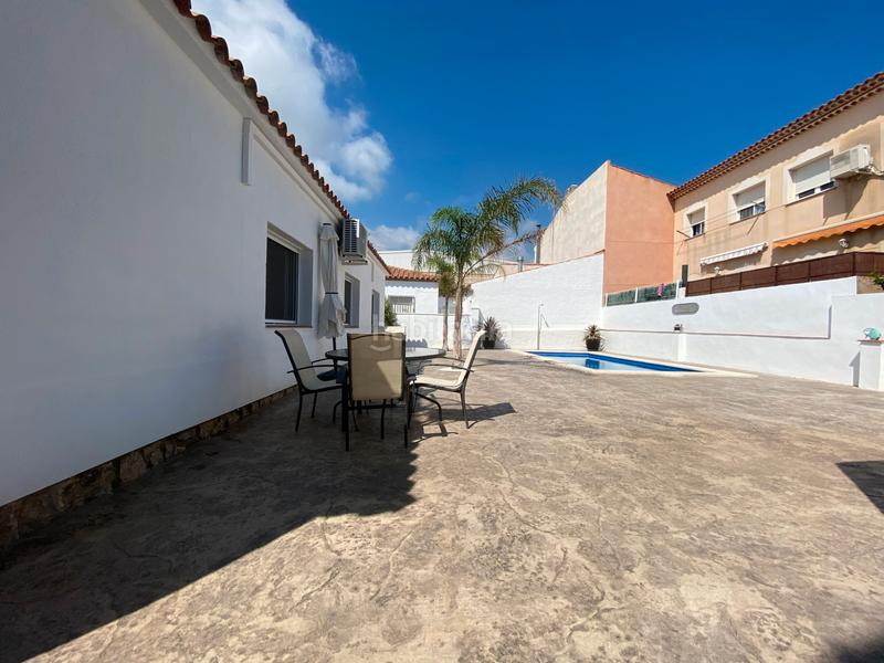 Foto 2899ca24-7f37-49b0-8e58-387fe0e03dbe. Chalet preciosa casa para entrar a vivir en Centre Miami Platja