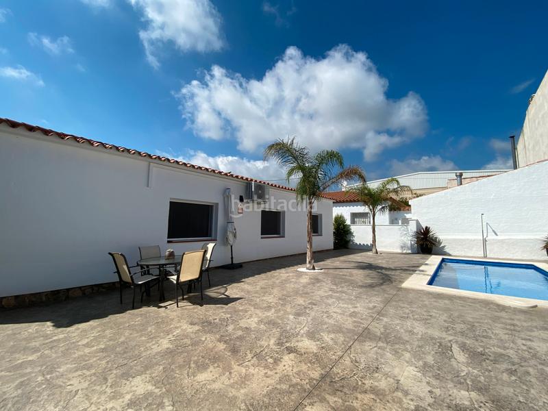 Foto 7c7fc129-0bd7-42ce-b7c7-b6172f29d4f9. Chalet preciosa casa para entrar a vivir en Centre Miami Platja
