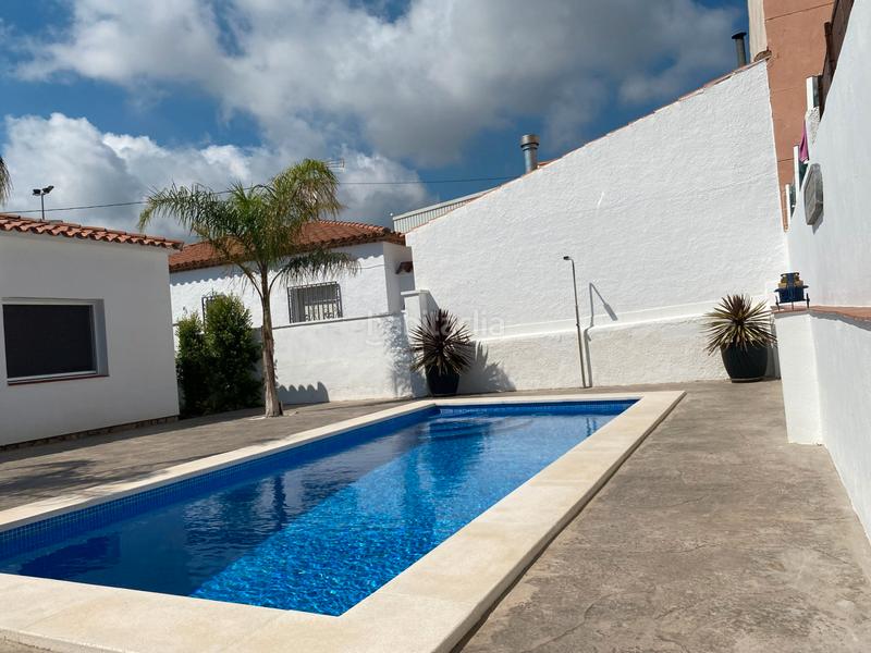 Foto 9d6ad0c3-f3cb-4e38-8a30-67b854495f7b. Chalet preciosa casa para entrar a vivir en Centre Miami Platja