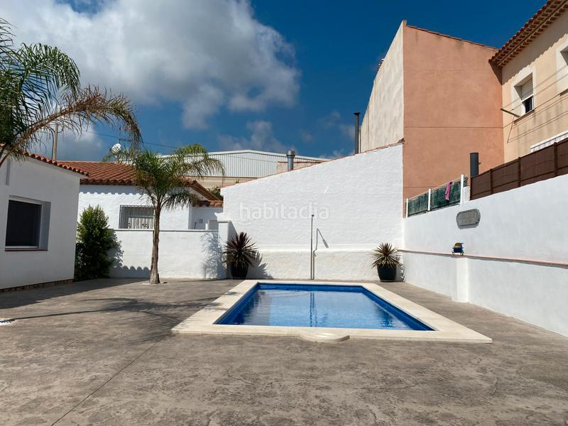 Foto eec0976e-e401-46d8-ab93-4981e14cf0f3. Chalet preciosa casa para entrar a vivir en Centre Miami Platja