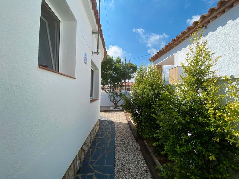 Foto f60fdf32-f525-447f-ade0-1de28b9efcf1. Chalet preciosa casa para entrar a vivir en Centre Miami Platja