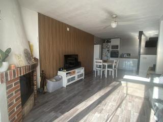 Maison  Carrer desmai. Casa unifamiliar en conjunto residencial con piscina – cubelles