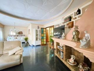 Haus  Calle calle tarragones. Gran casa señorial con tres espacios independientes y bodega en
