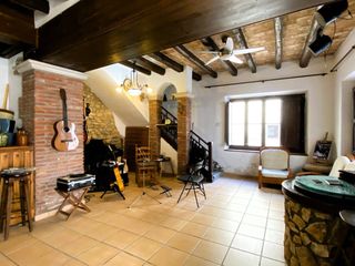 Haus  Calle carnisseria. Casa austria una joya histórica con alma de artista en el corazó
