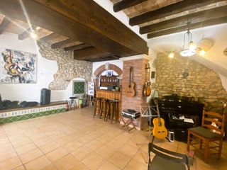 House  Calle carnisseria. Casa austria una joya histórica con alma de artista en el corazó