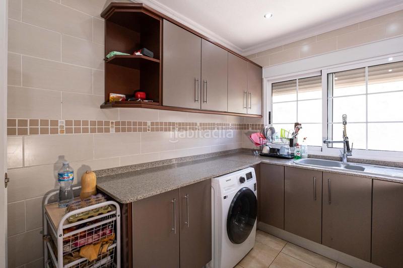 Foto 259b35b6-8a10-440e-9f45-0a2ea0c61101. Casa aparellada amb calefacció aparcament a Rojales