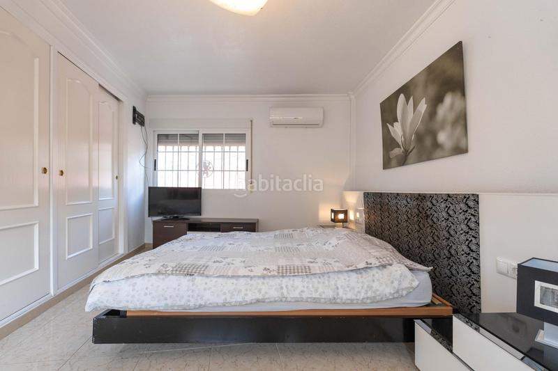 Foto 2fbce3a2-159e-4e3a-a0f3-5f3f3a7b6caf. Casa aparellada amb calefacció aparcament a Rojales