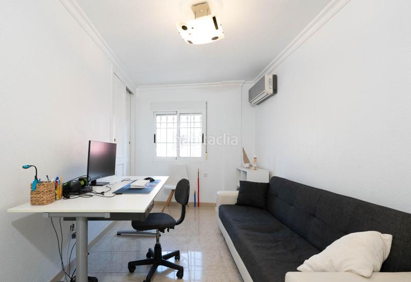 Foto e03c78cf-156c-447a-a2fa-4627edd5cb7b. Casa aparellada amb calefacció aparcament a Rojales