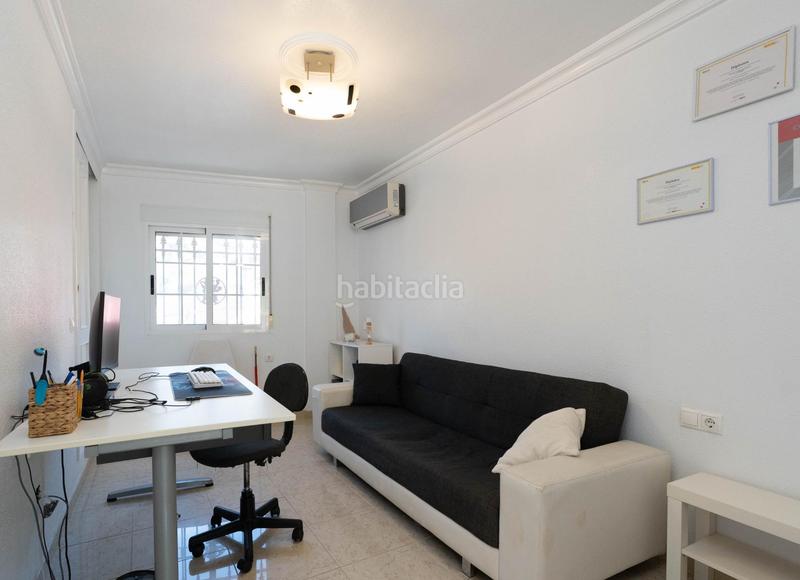 Foto 7ec6e057-e9c7-4d6d-8a36-807668dd9f3e. Maison jumelée avec chauffage parking dans Rojales