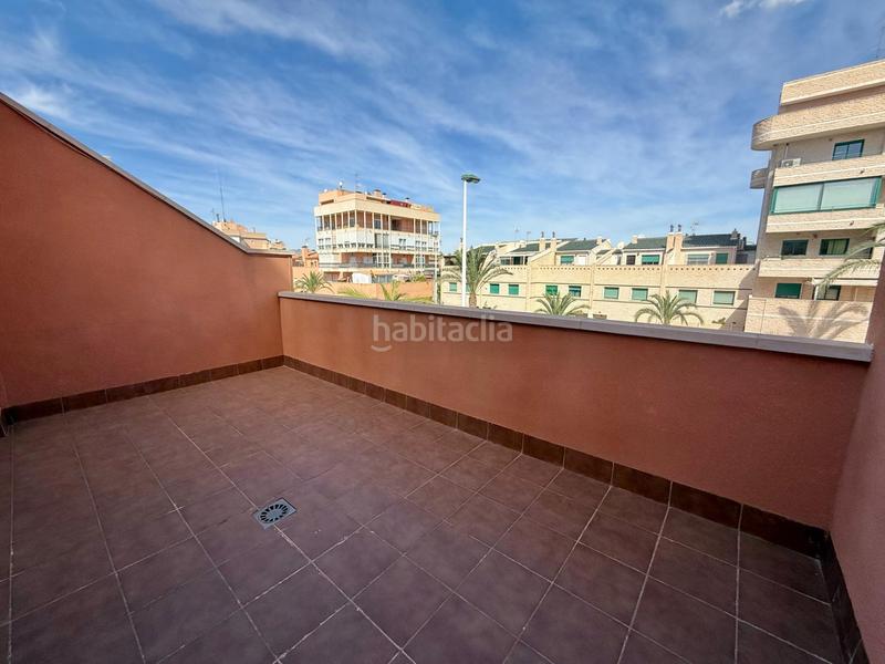 Foto 83a4e59a-dbb5-456f-87da-150ee0aa99fe. Maison jumelée avec parking dans El Travaló - Martínez Valero Elche / Elx