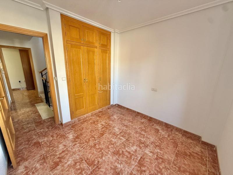 Foto c2c81c7b-89e4-49d2-9cd1-ede1344ee439. Maison jumelée avec parking dans El Travaló - Martínez Valero Elche / Elx