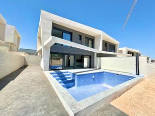 Chalet  Calle calle de rodas. Chalet moderno con piscina privada en gran alacant