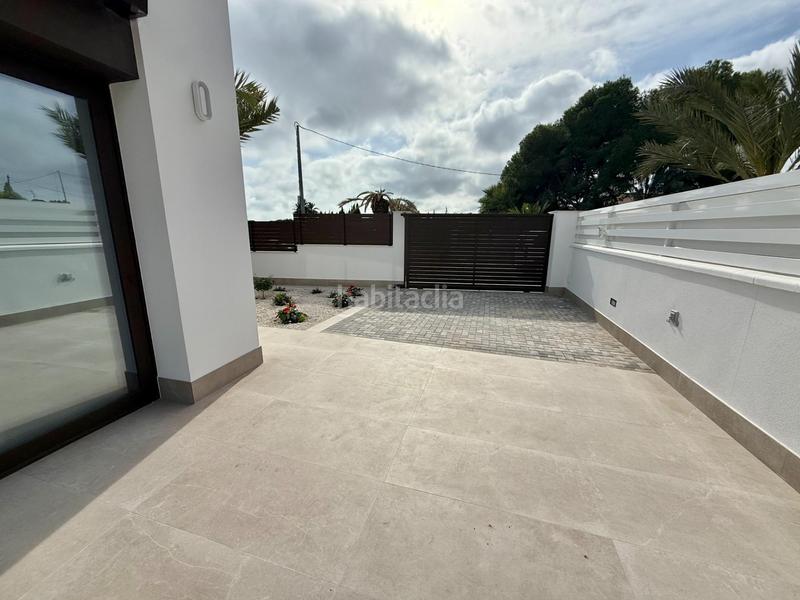 Foto 3a2cc9bd-ffcc-43a9-8b42-86da6c3355aa. Chalet dans calle calle irlanda dans La Marina Elche / Elx