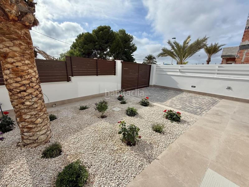 Foto 40b860a3-c054-4fc1-bdc7-c74adc45d353. Chalet dans calle calle irlanda dans La Marina Elche / Elx