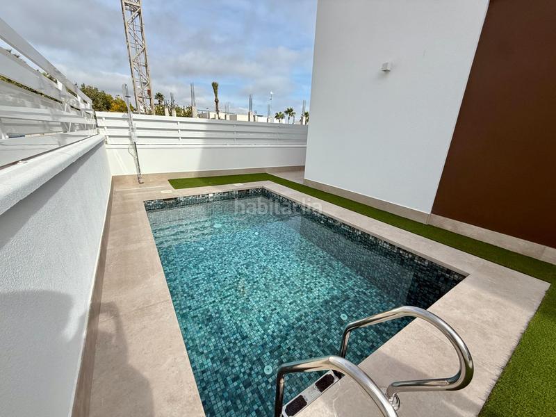 Foto 64d9335f-25d9-426e-8c26-9abf83f477d1. Chalet dans calle calle irlanda dans La Marina Elche / Elx