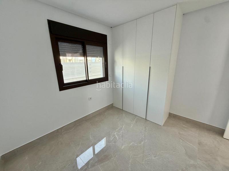 Foto 7d94d4ff-3457-47e7-88de-f45f2aeb7903. Chalet dans calle calle irlanda dans La Marina Elche / Elx