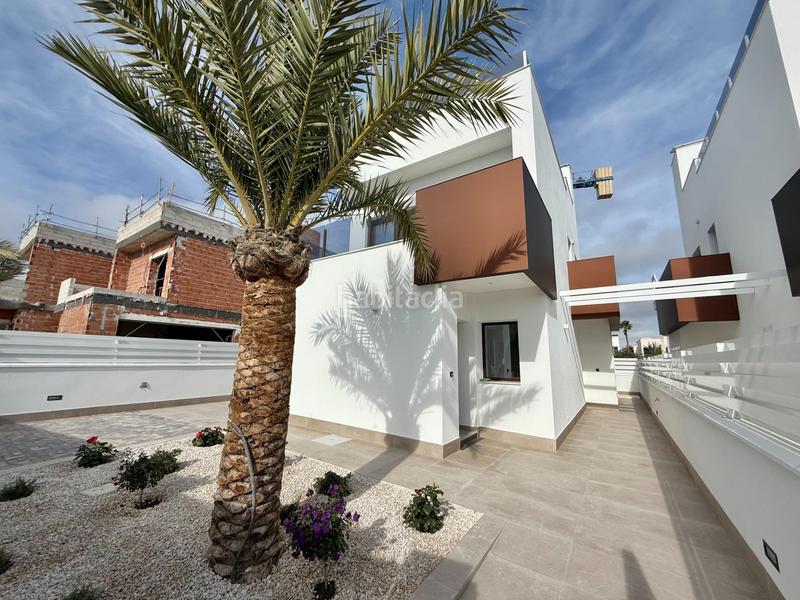 Foto ac71f8db-9f49-427c-bd73-f6b0ff346e58. Chalet dans calle calle irlanda dans La Marina Elche / Elx