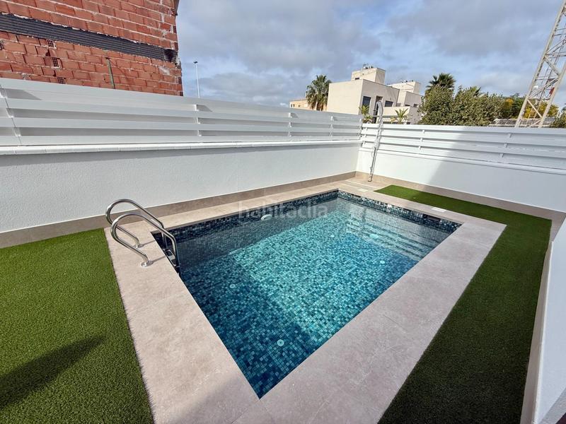 Foto acc4f7fb-6087-4b2b-87bf-7762035f17df. Chalet dans calle calle irlanda dans La Marina Elche / Elx