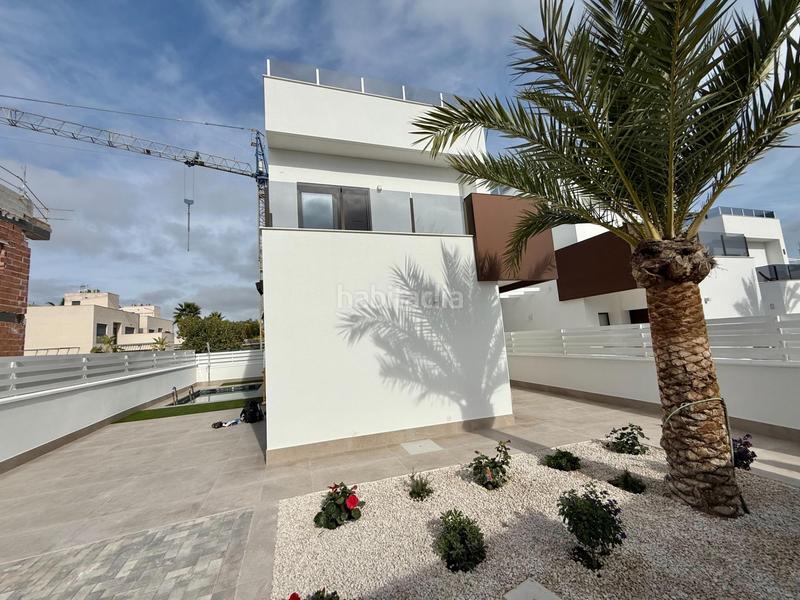 Foto b895d81b-a3a9-43d1-bafb-9eca2497a62c. Chalet dans calle calle irlanda dans La Marina Elche / Elx