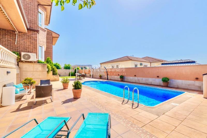 Foto bf5e48f9-7918-4223-906e-c8fd86717622. Maison avec chauffage parking piscine dans Cabanillas del Campo