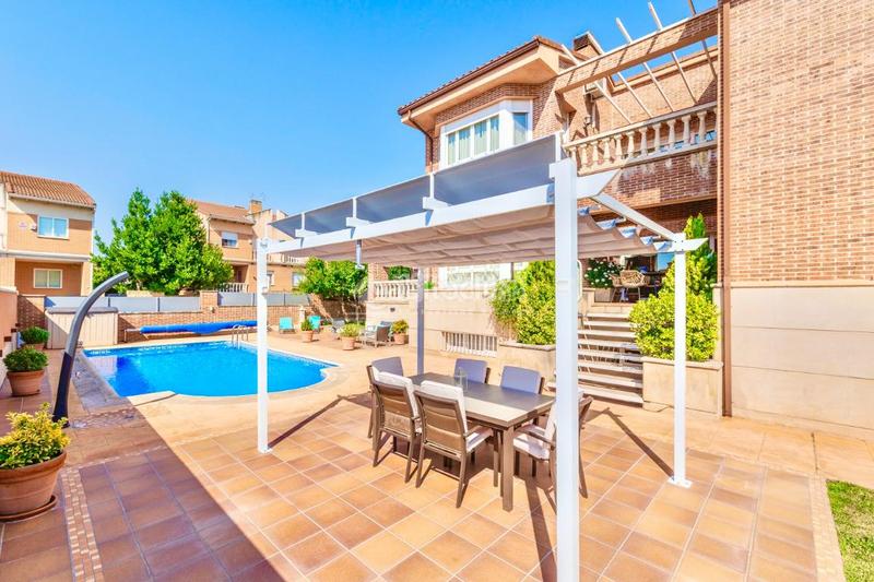 Foto e760b570-7495-406c-9e7e-b4a298a1f600. Maison avec chauffage parking piscine dans Cabanillas del Campo