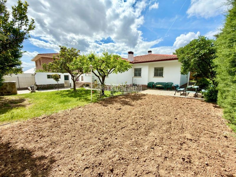 Foto 3d0dd8ee-6cd7-4029-99dc-28792ada80d8. Casa amb calefacció aparcament a Cabanillas del Campo