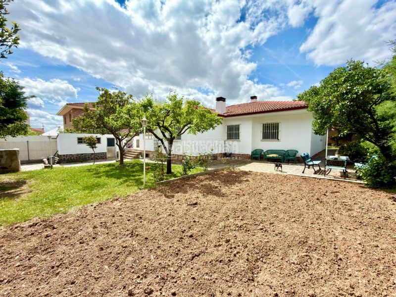 Foto 9c50ff82-5a9e-4d43-8723-541f68e2dac3. Casa amb calefacció aparcament a Cabanillas del Campo