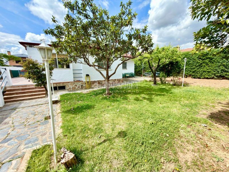 Foto f3074eee-4e4f-4a8c-ade3-c3fd6c3bd0c9. Casa amb calefacció aparcament a Cabanillas del Campo