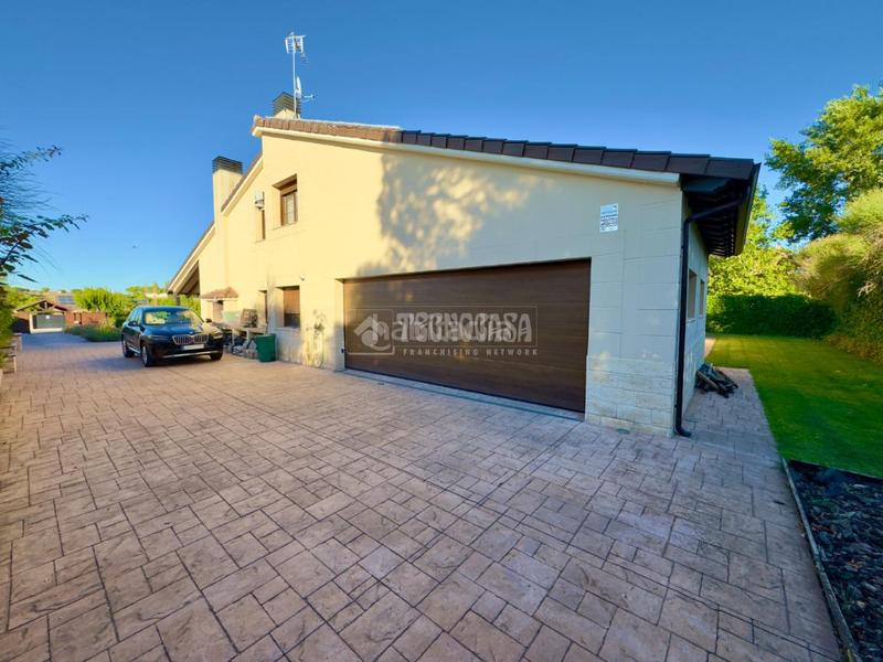 Foto e7f94fe8-930a-4569-907d-eff83bcf779e. Casa amb calefacció a Cabanillas del Campo