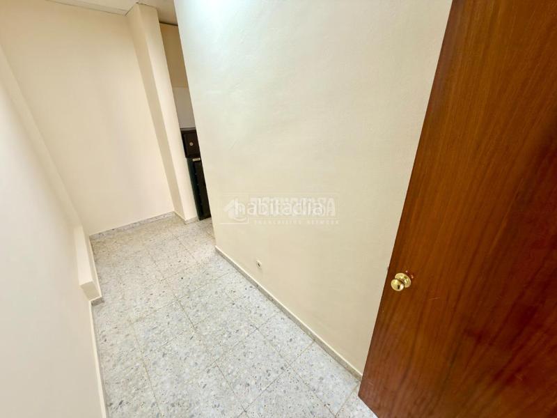 Foto f7182cae-3368-4137-9de7-b059666f1c31. Location local commercial dans Cabanillas del Campo