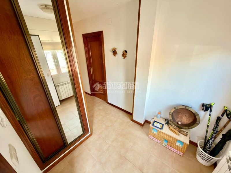 Foto d6cace75-fe4f-4e61-abfa-3c568169ec94. Casa  en venta en Cabanillas del Campo