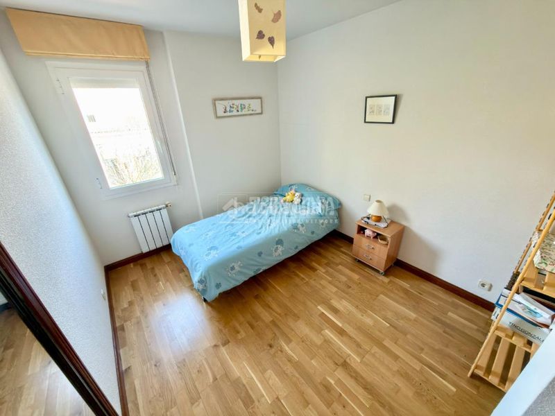 Foto e08c7c38-b33e-40c2-8778-6ca6748b6e81. Casa  en venta en Cabanillas del Campo